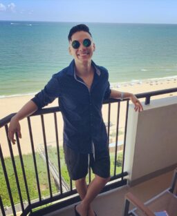 Eric Zamora, graduado de la Escuela de Coctelería de Miami