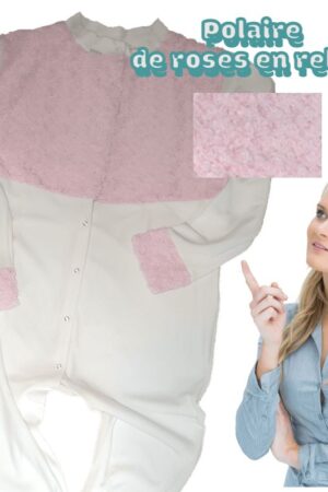 Strampler aus Samt mit geprägten Rosen