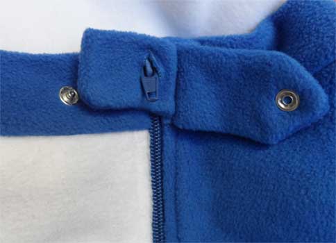 Strampler mit Fleece-Fäustlingen und Rückenverschluss – Bild 2