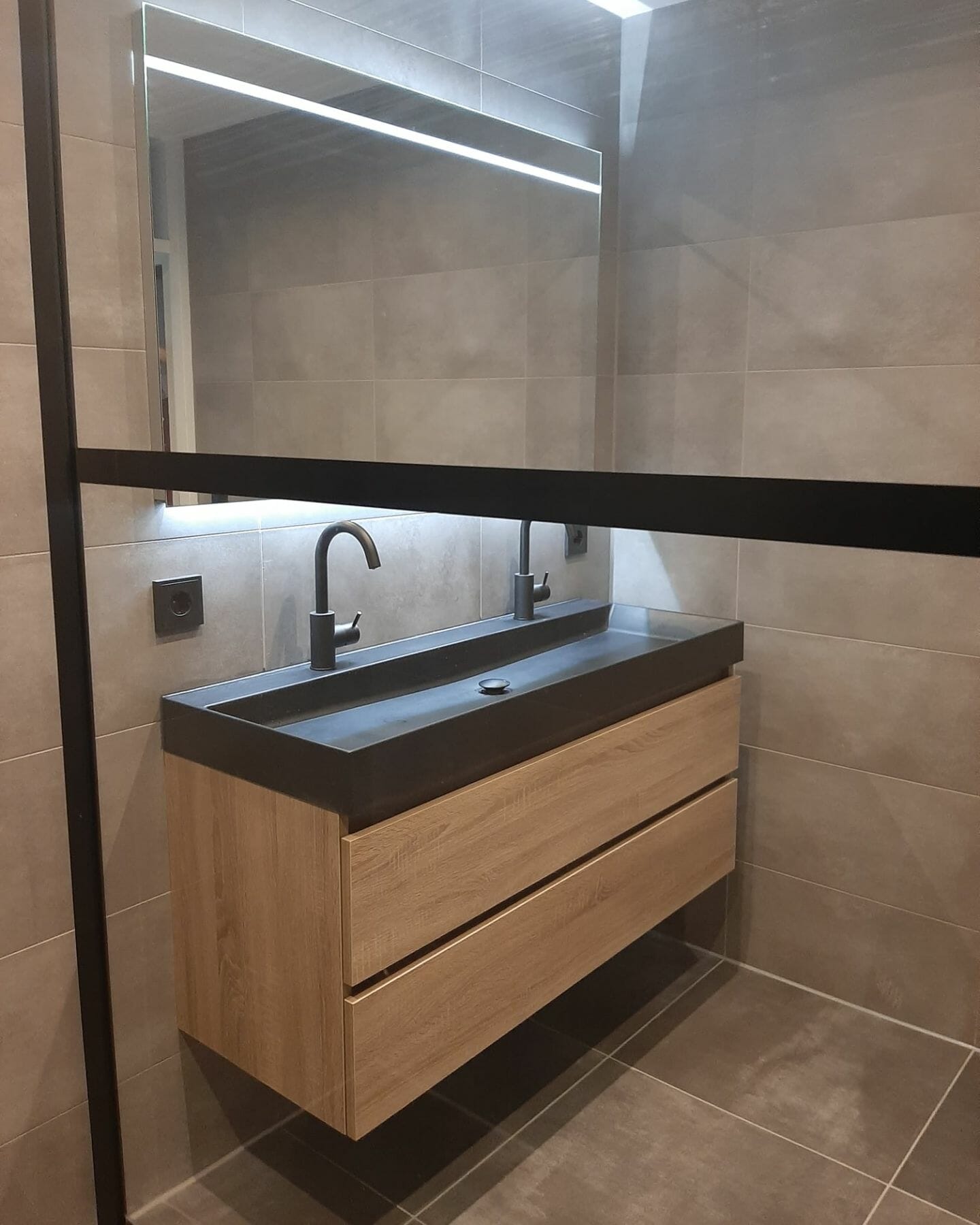 Immobilienmakler für Bad & Küche (435)