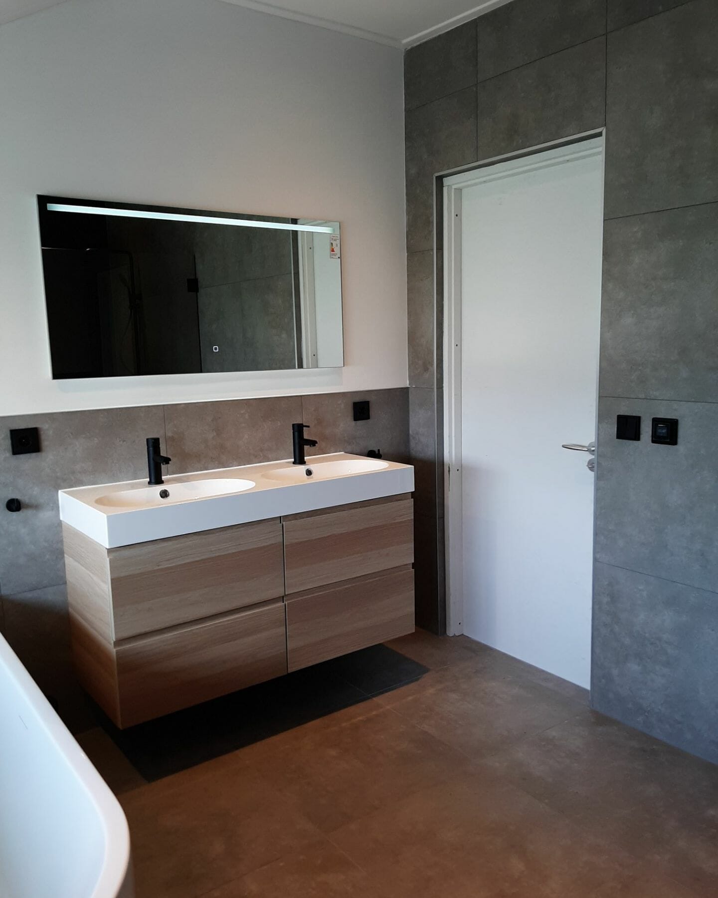 Immobilienmakler für Bad & Küche (476)