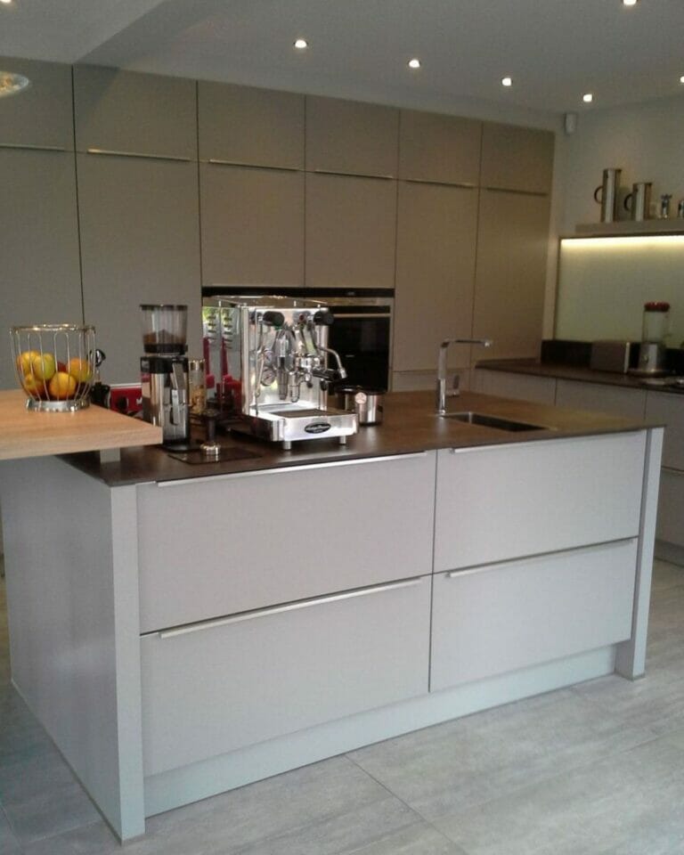 Simple and modern kitchen design idea