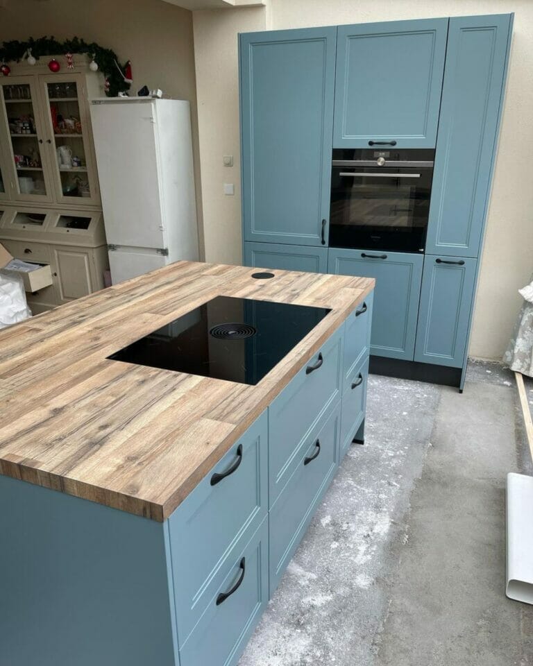 Renovation of countertop and cabinets for a customer