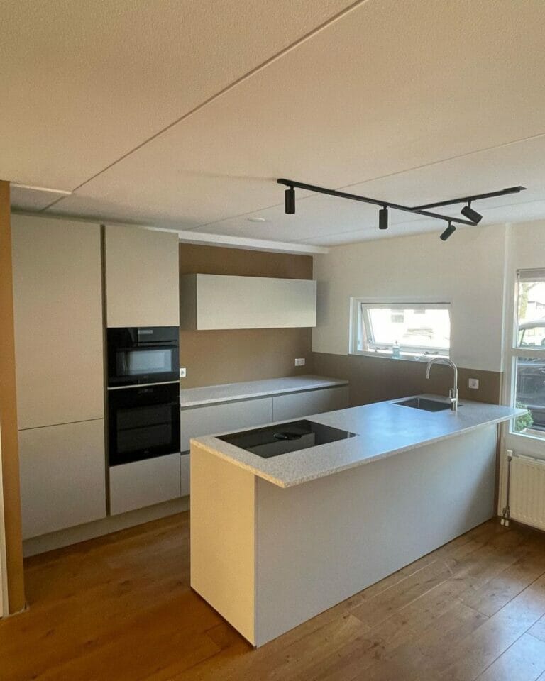 White and fresh kitchen design