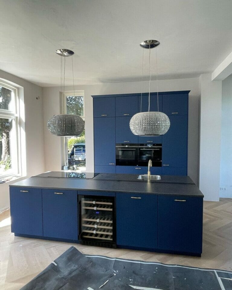 Contemporary kitchen design with blue theme