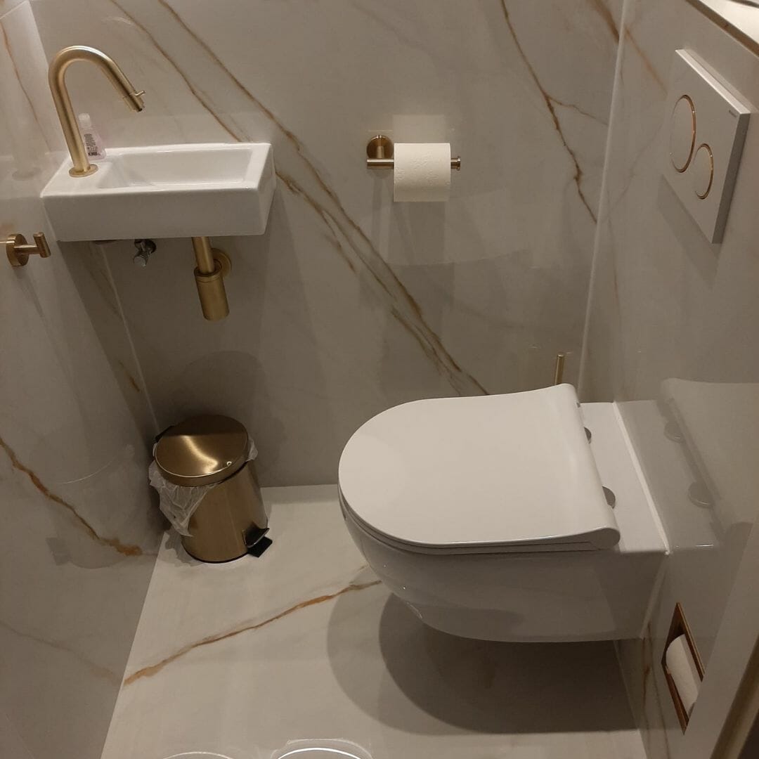 Kundenbeispiel für eine Toilette in neutralen Tönen