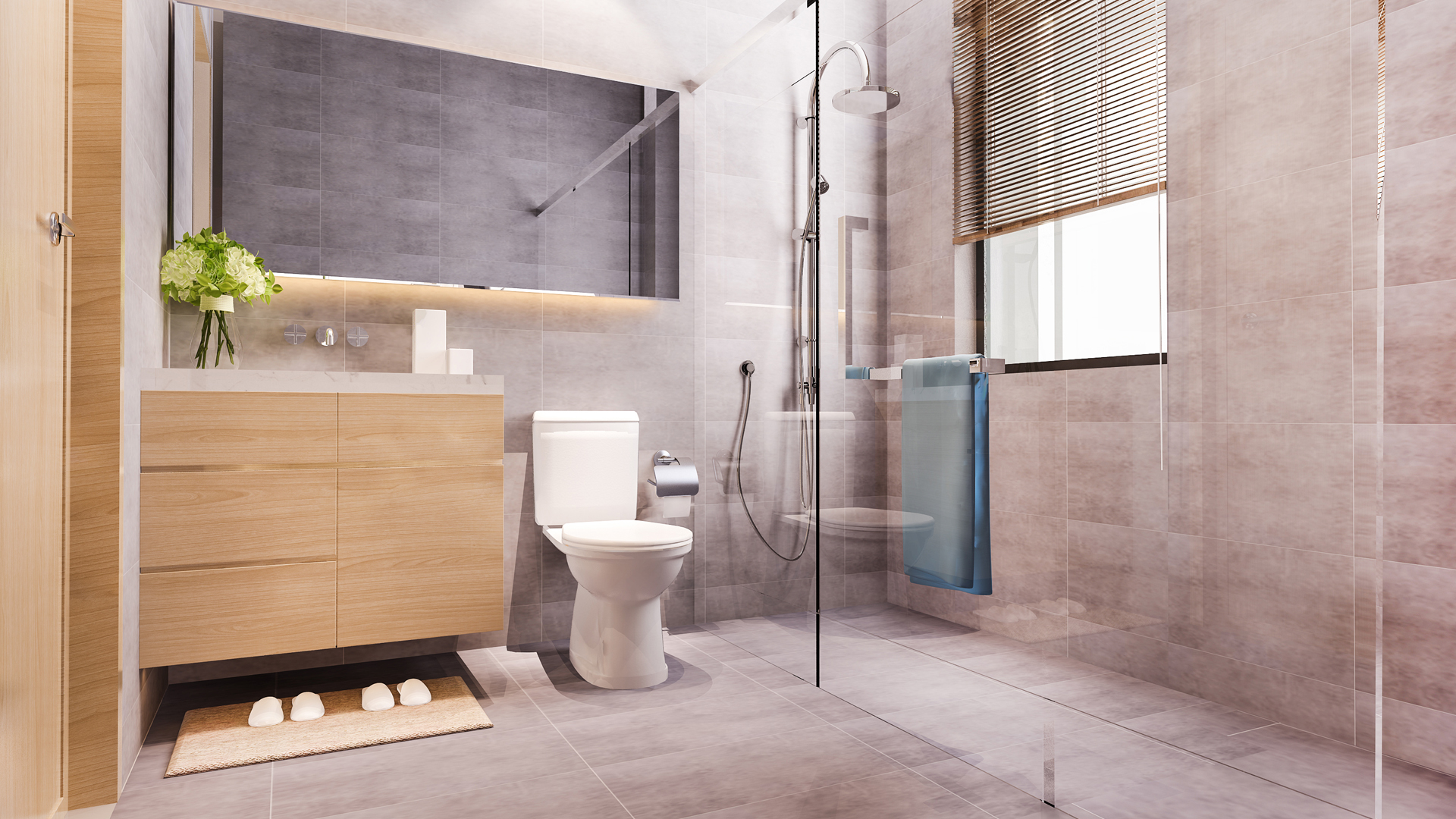 Modernes Badezimmer mit Holzakzenten, mit Glasdusche, WC und Waschbecken mit großem Spiegel. Eine kleine Pflanze und Toilettenartikel stehen auf dem Tresen, Hausschuhe liegen auf einem Teppich darunter. Perfekt für diejenigen, die eine Badezimmerrenovierung in Betracht ziehen, die modernen Stil mit natürlichen Elementen verbindet.