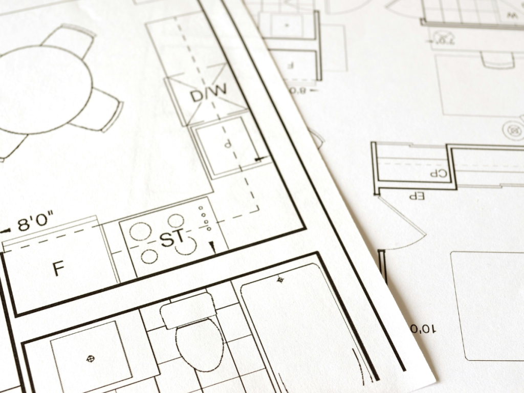 Nahaufnahme von architektonischen Grundrissen, einschließlich Rohrdiagramm, das detaillierte Küchen- und Badlayouts und angezeigte Geräte und Armaturen zeigt.