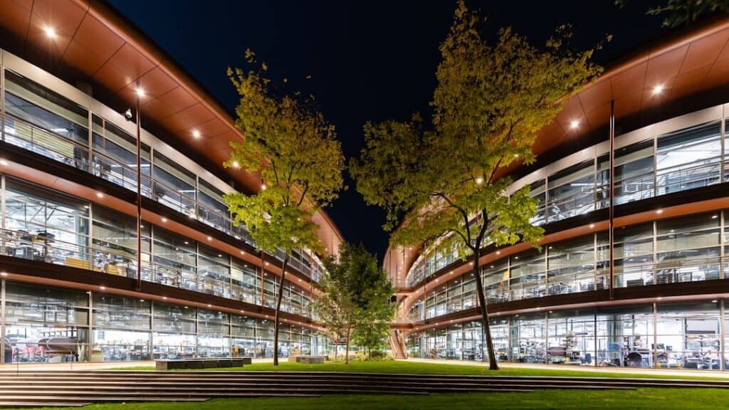 Image of How to Choose the Best College for Me in the USA in 2025? Top 12 Tips for Choosing the Best College for You in the USA in 2025
