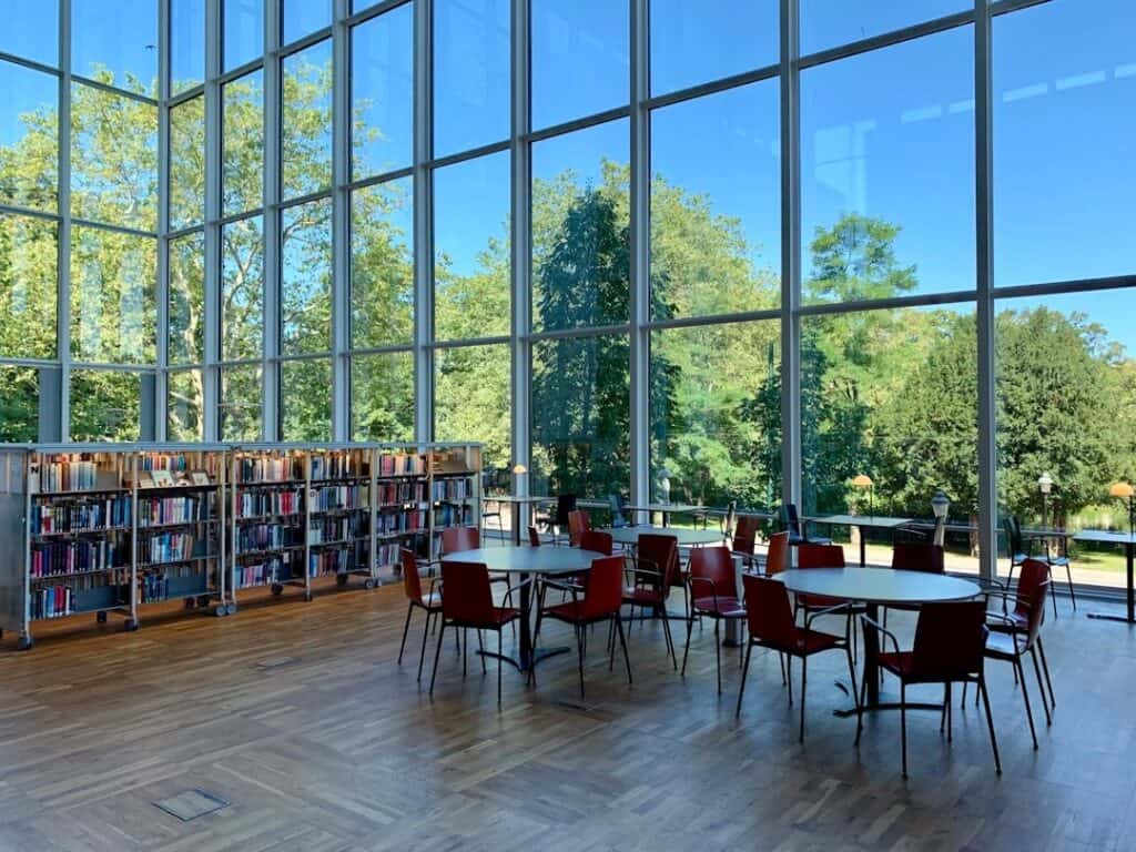 Image of How to Choose the Best College for Me in the USA in 2025? Top 12 Tips for Choosing the Best College for You in the USA in 2025