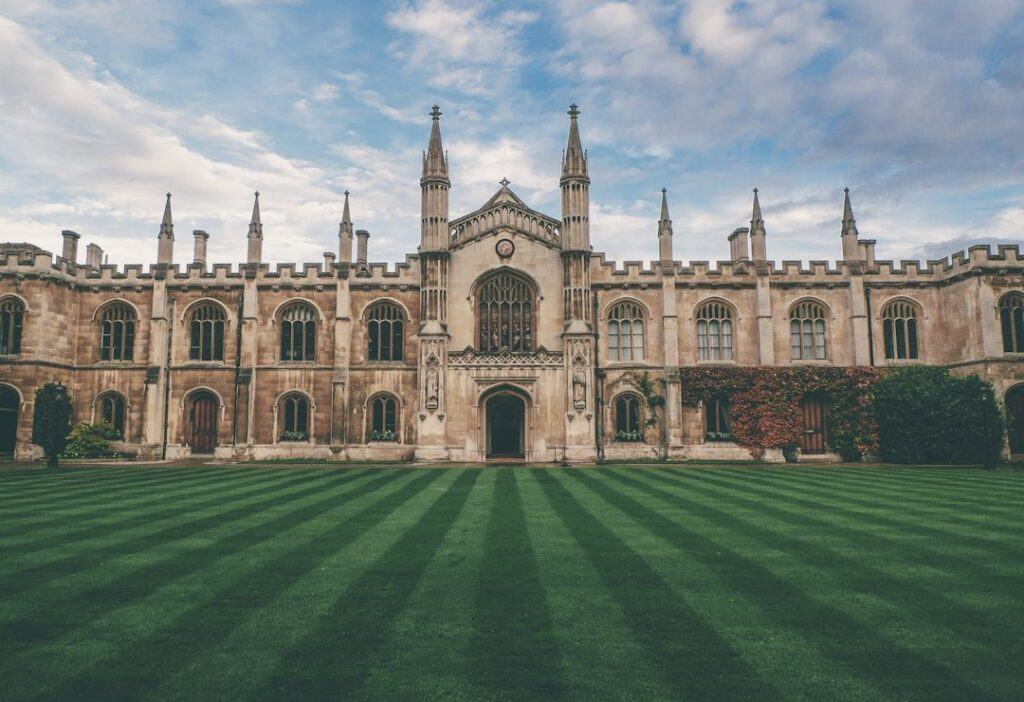 Study Abroad Scholarships for Graduate School 2 Image of Study Abroad Scholarships for Graduate School: Best Tips and The Top 20 Fully Funded Scholarships for American Students to Study Abroad in 2024 2025