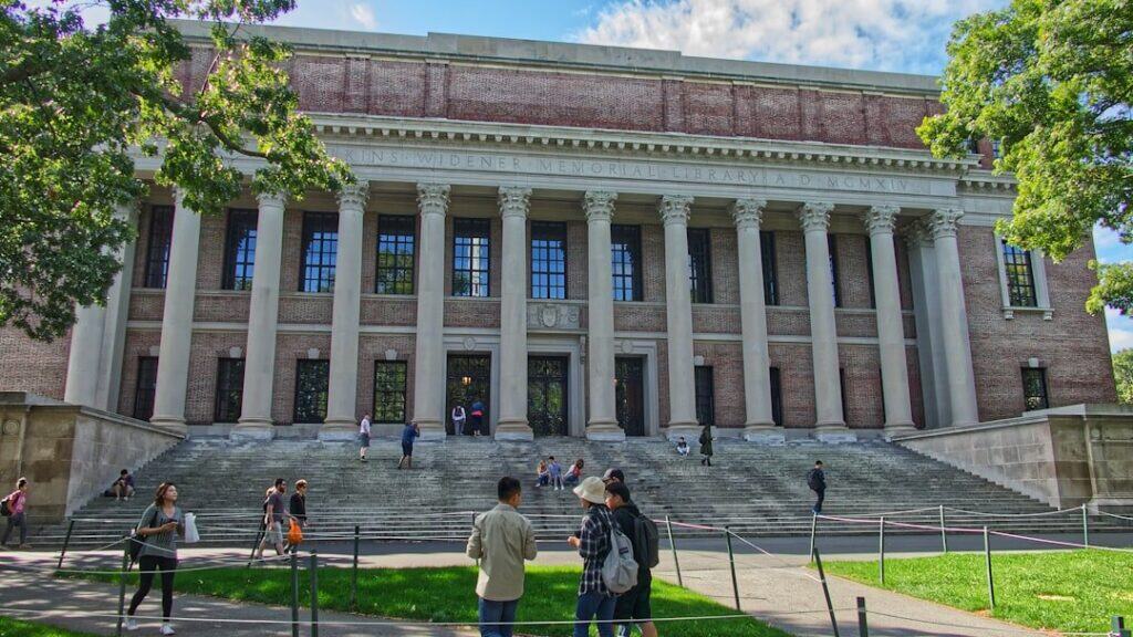 Image of How to Choose the Best College for Me in the USA in 2025? Top 12 Tips for Choosing the Best College for You in the USA in 2025