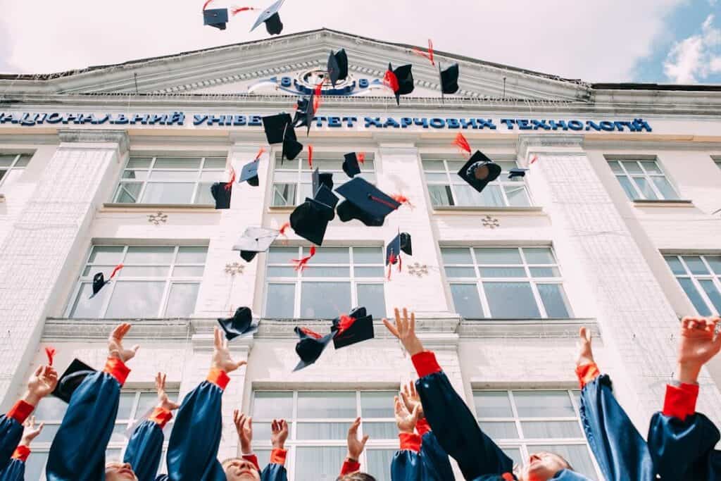 Best Fully Funded Scholarships for Pakistani Students in 2025: Application Guide, Top Tips and the Top 30 Best Fully Funded Scholarships for Pakistanis