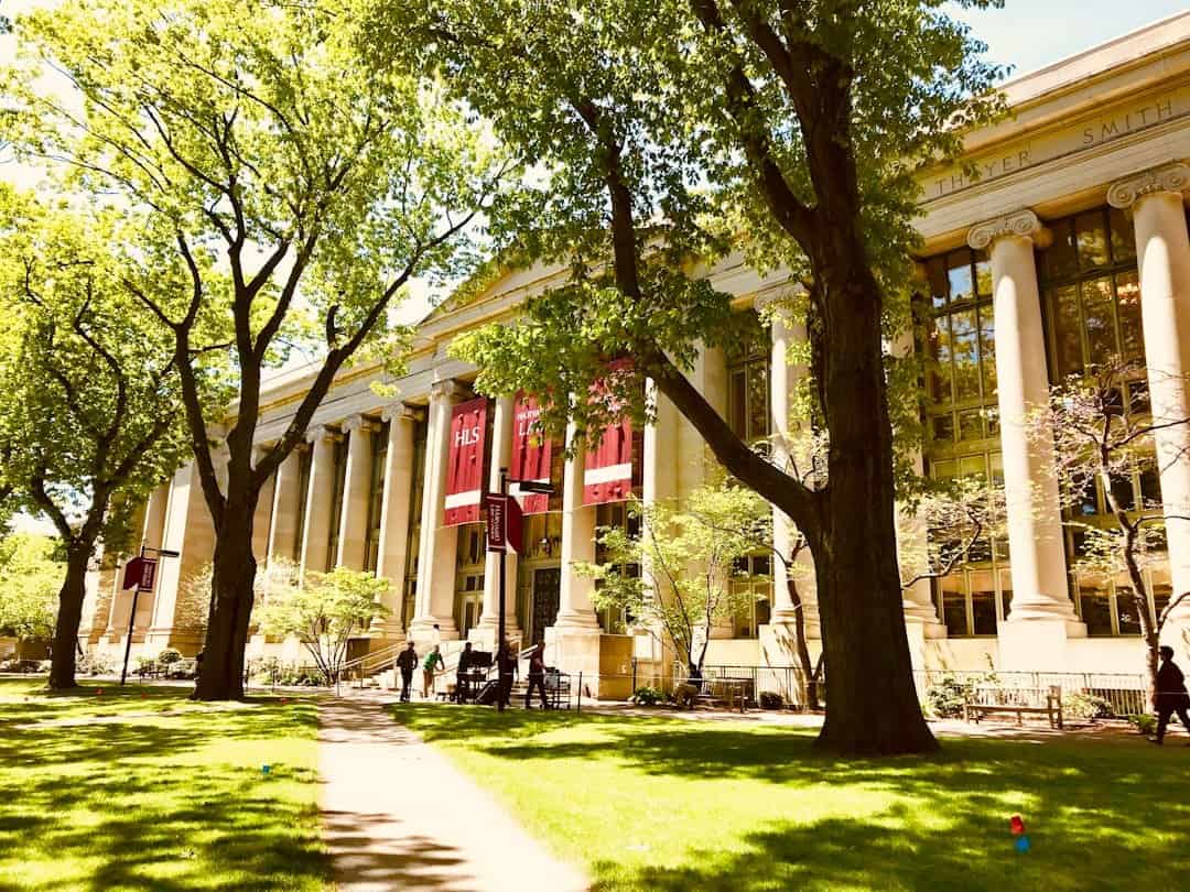 Las mejores escuelas de medicina en los EE. UU. en 2025 y becas