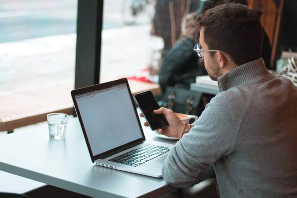 Ayuda financiera FAFSA: Asegure el financiamiento para su educación universitaria y de posgrado en 2025