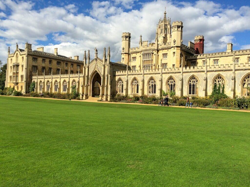 Image of University campus for best scholarship interview tips
