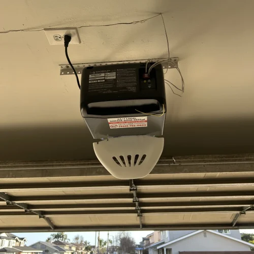 Garage Door Repair Pacific City 9 un abridor automático de puertas de garaje