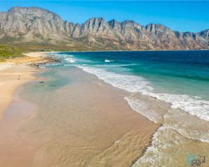 bw-operador-de-drones-aéreos-playa