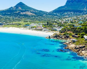 bw-operador-de-drones-aéreos-playa-ciudad