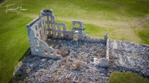 travis-haines-piloto-de-drones-de-alquiler-dron-vet-de-edificio-demolido-ángulo-2