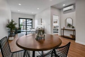 travis-haines-piloto-de-drones-de-alquiler-drones-veteranos-inmobiliarias-puesta en escena