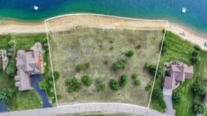 travis-haines-piloto-de-drones-de-alquiler-dron-vet-terreno-vacante