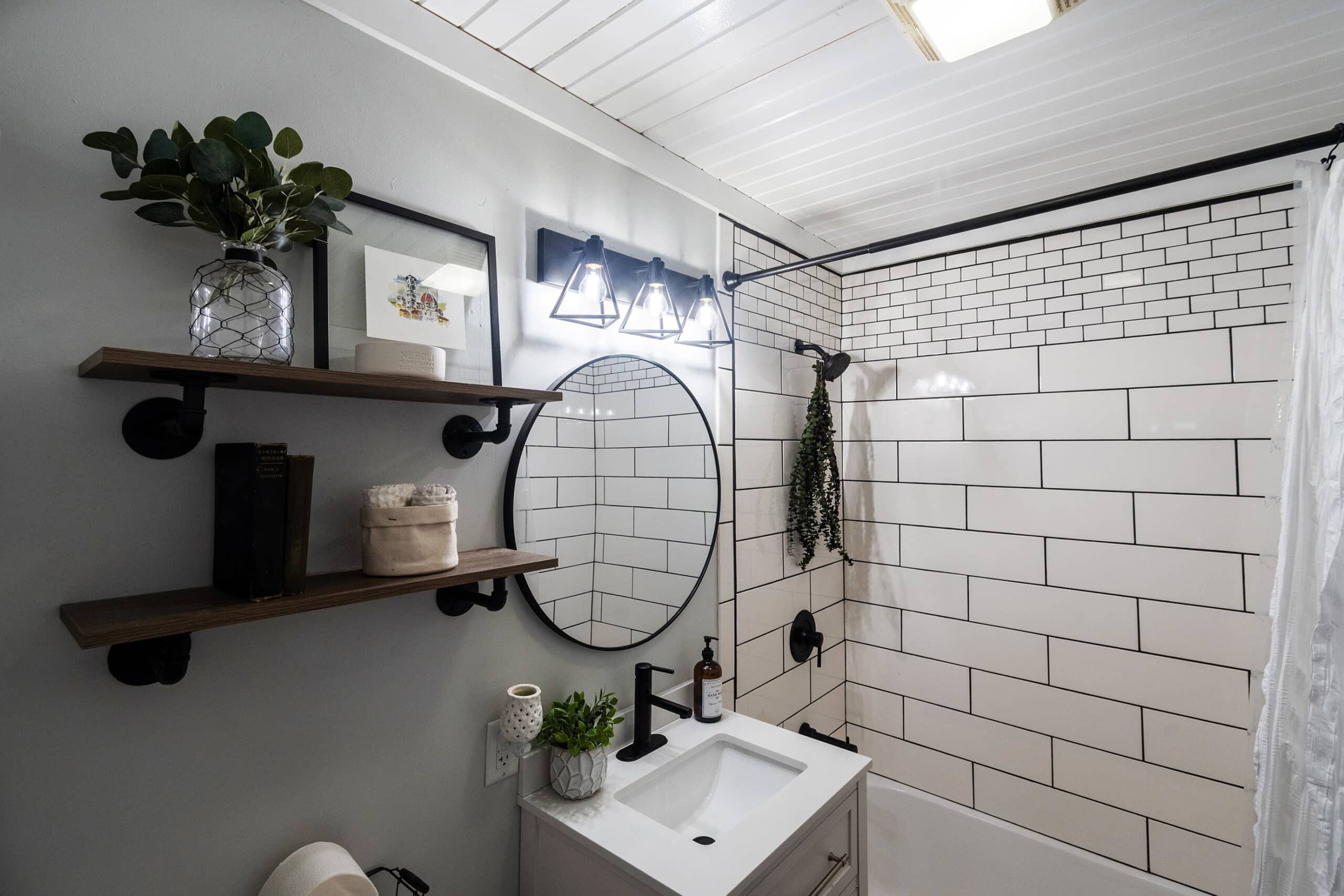 619 S Dickson Baño 002 1718043012