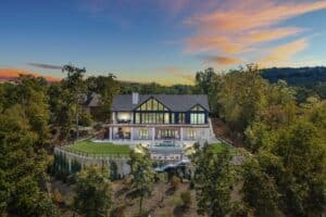 Central_Alabama_Photography_And_Video_Lakeside_Life_Magazine_Feature_Home_Cullman_Alabama_Aerial_Still_Day_To_Dusk_9_Resized-2-1724953604