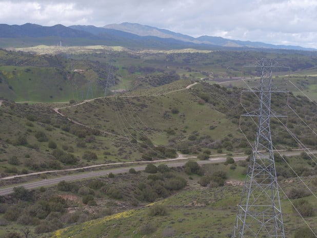 Servicios expertos de inspección y seguridad con drones para compañías eléctricas T y D para la entrega rápida de datos en California por AIS