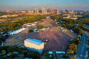 BIFlQJZS3CKLt47pc0gt_Aerial_view_of_the_Austin_City_Limits_Music_Festival_at_Zilker_Park_in_Austin__Texas_copy-1-1735398815