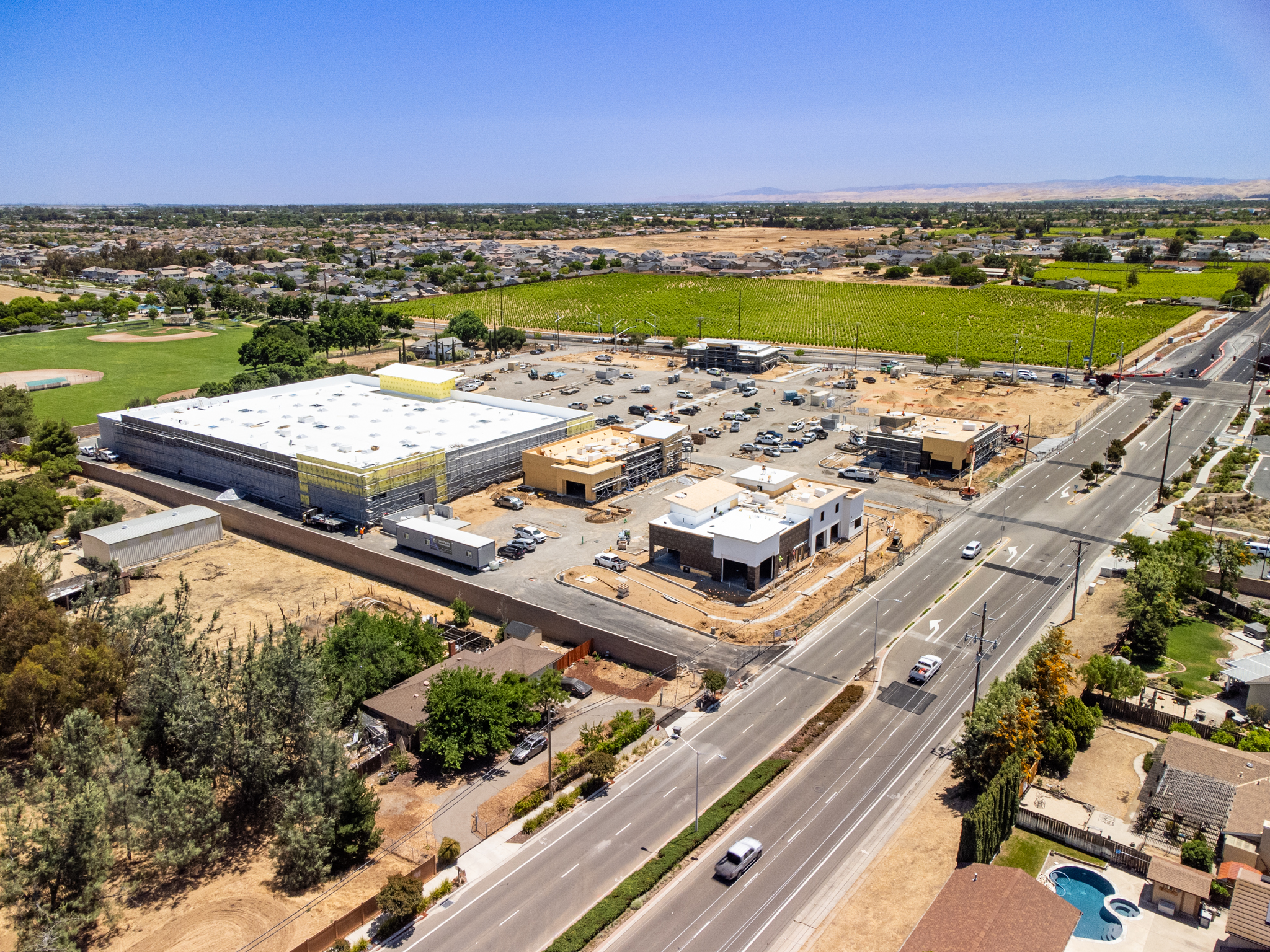 Construcción del nuevo centro comercial Safeway
