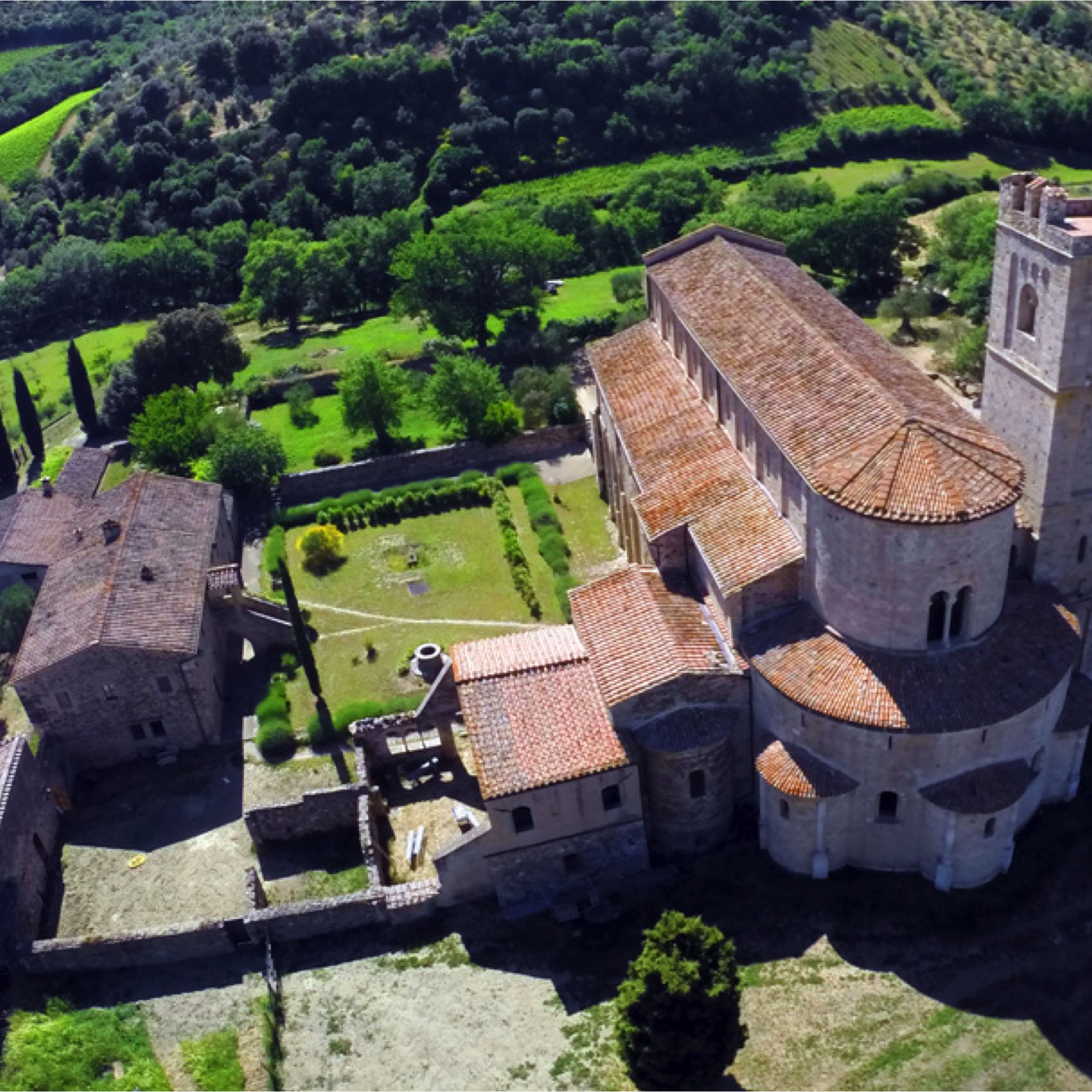 Fotografía aérea de bienes raíces en Iowa por Firefly Drone Services