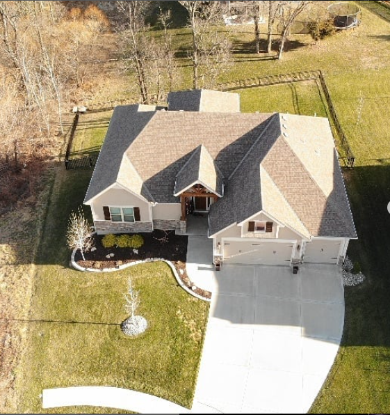 Bienes raíces residenciales en Kansas por Advance Sky Works LLC