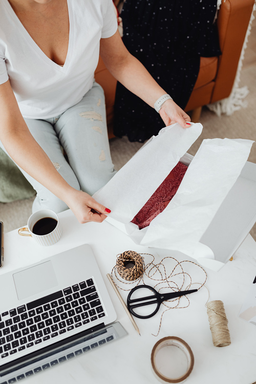 MUJER-ECOMMERCE-PAQUETE