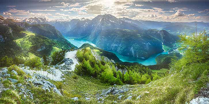 Ein Panoramablick, felsigen Gipfeln