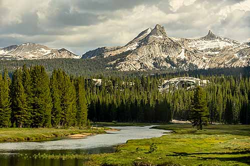Eine ruhige, der sich, mit Bergen