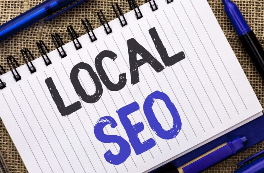 Ang isang notebook na may lokal na SEO na nakasulat dito, na napapalibutan ng mga panulat, ay nagha-highlight localseo.ph sa isang background ng burlap.