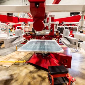 Máquina profesional de serigrafía en Holman Needle & Ink