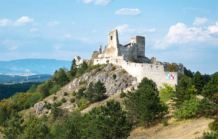 Piešťany Čachtický hrad