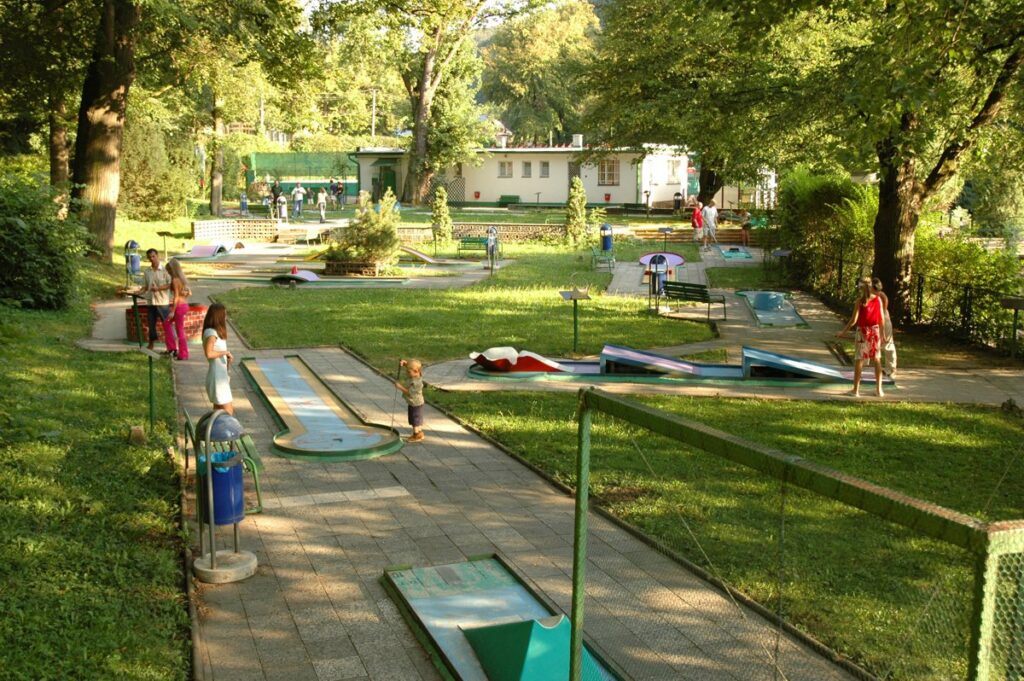 Minigolfové hřiště