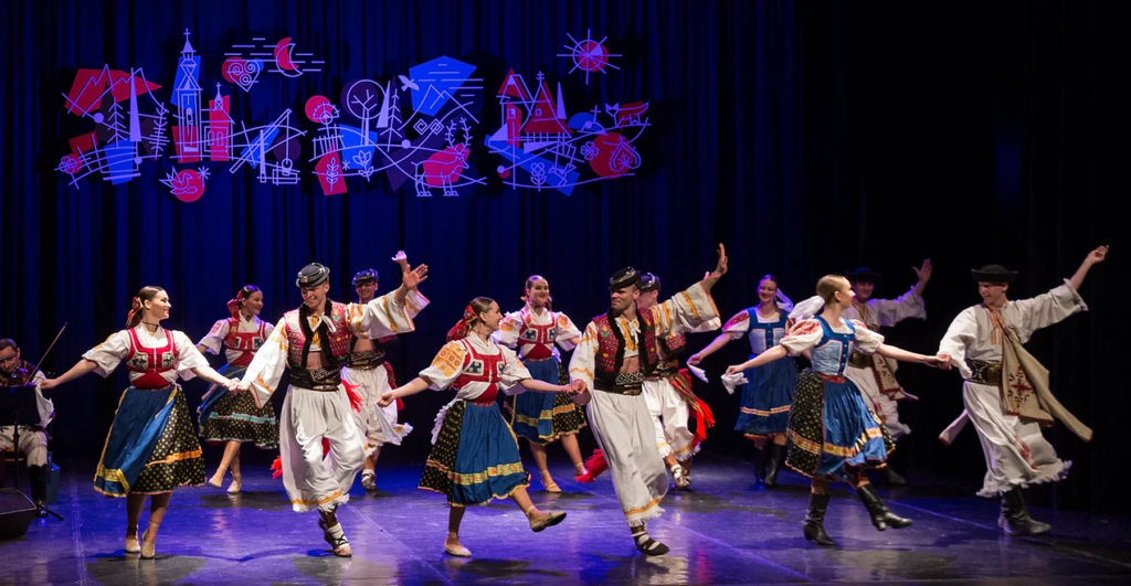 Hudební léto každoročně poctí svým vystoupením také folklórní soubor Sľuk