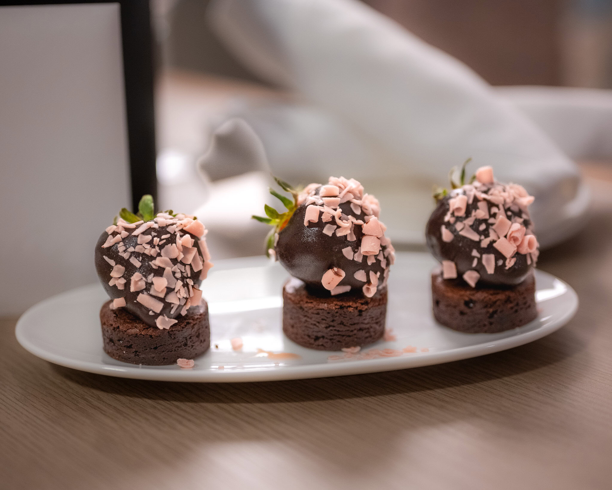 Chocolate-covered strawberries on brownies served as welcome gift at Hyatt Regency MCO