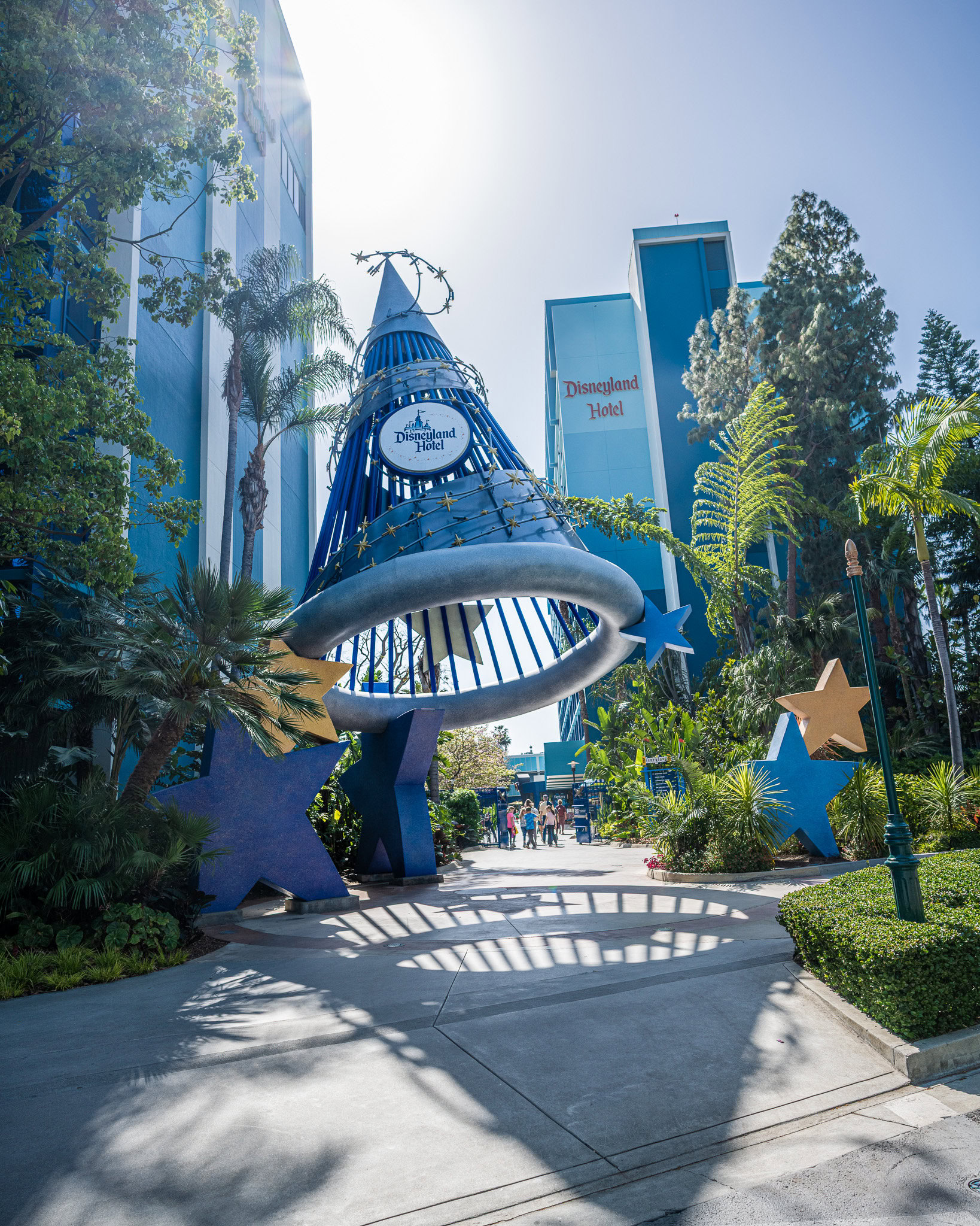 Sorcerer’s Hat entrance to Disneyland Hotel with star decorations and signage.