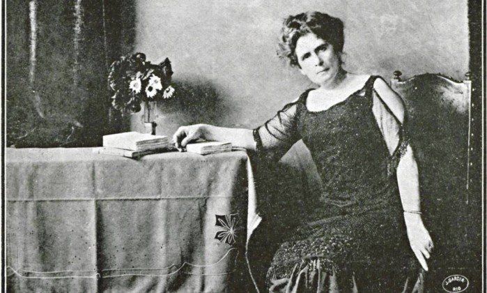 Júlia Lopes de Almeida (image tirée de : https://pt.globalvoices.org/2018/09/13/a-escritora-best-seller-do-seculo-xix-que-foi-excluida-da-academia-brasileira-de-letras/)