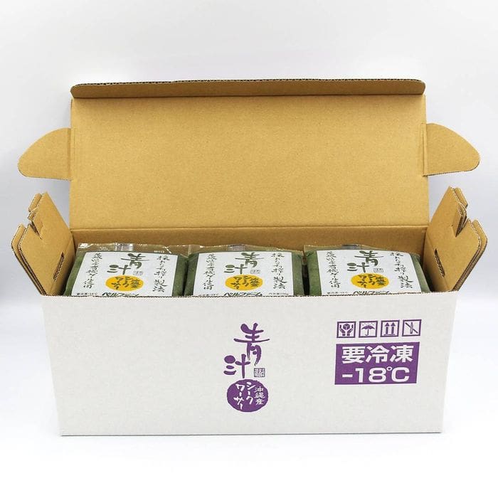 在打开的纸板箱内，有三个带有日文字符和符号的包装，表示内容物为冷冻型，必须在 -18°C 下储存。