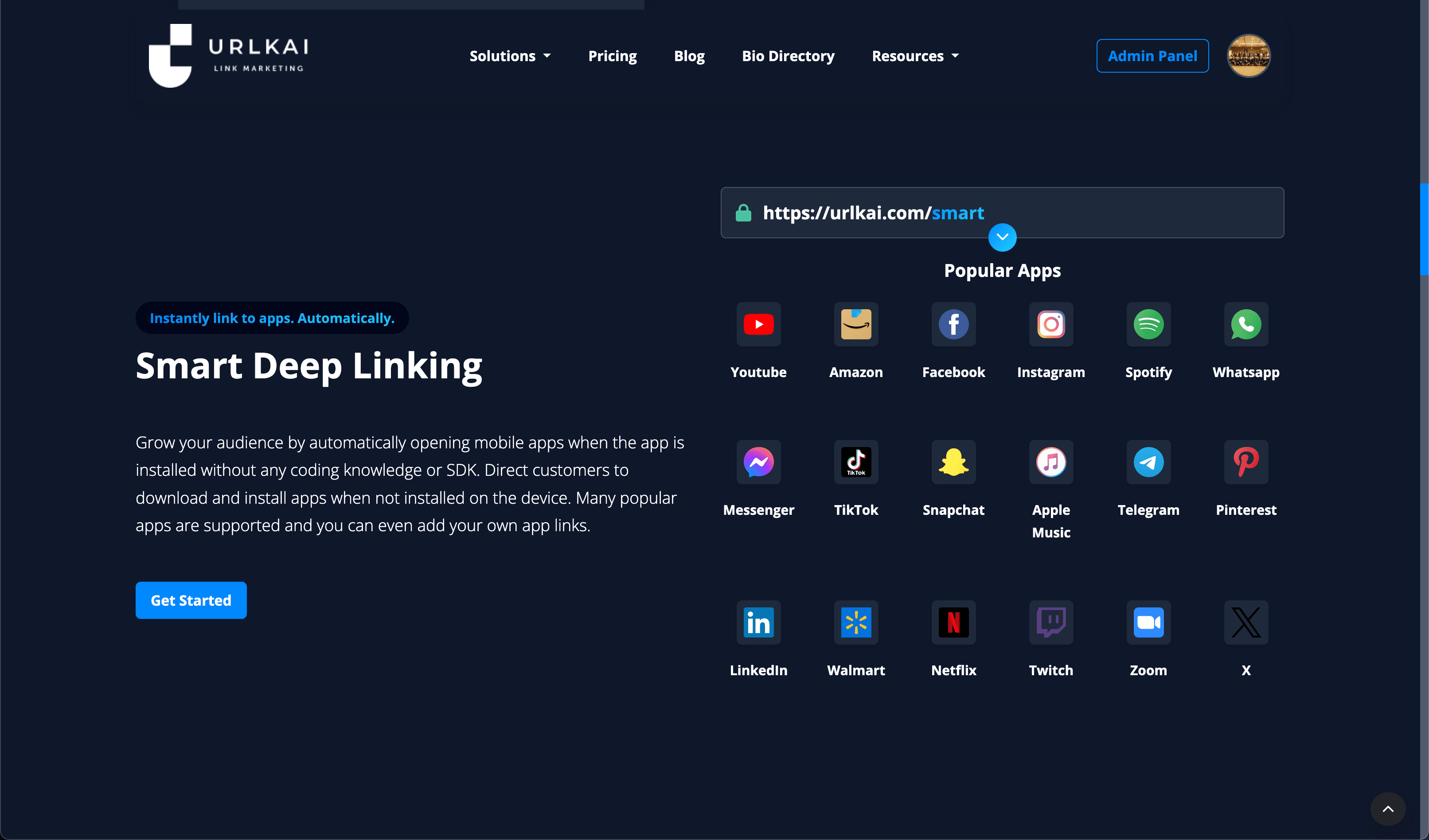 تعرض صفحة الويب Smart Deep Linking الخاصة ب URLKai أيقونة التطبيق ووصفا لميزة الارتباط العميق ، مع التركيز على الروابط المختصرة ورموز QR ، مع استكمال زر البدء لتحسين إستراتيجيتك التسويقية.