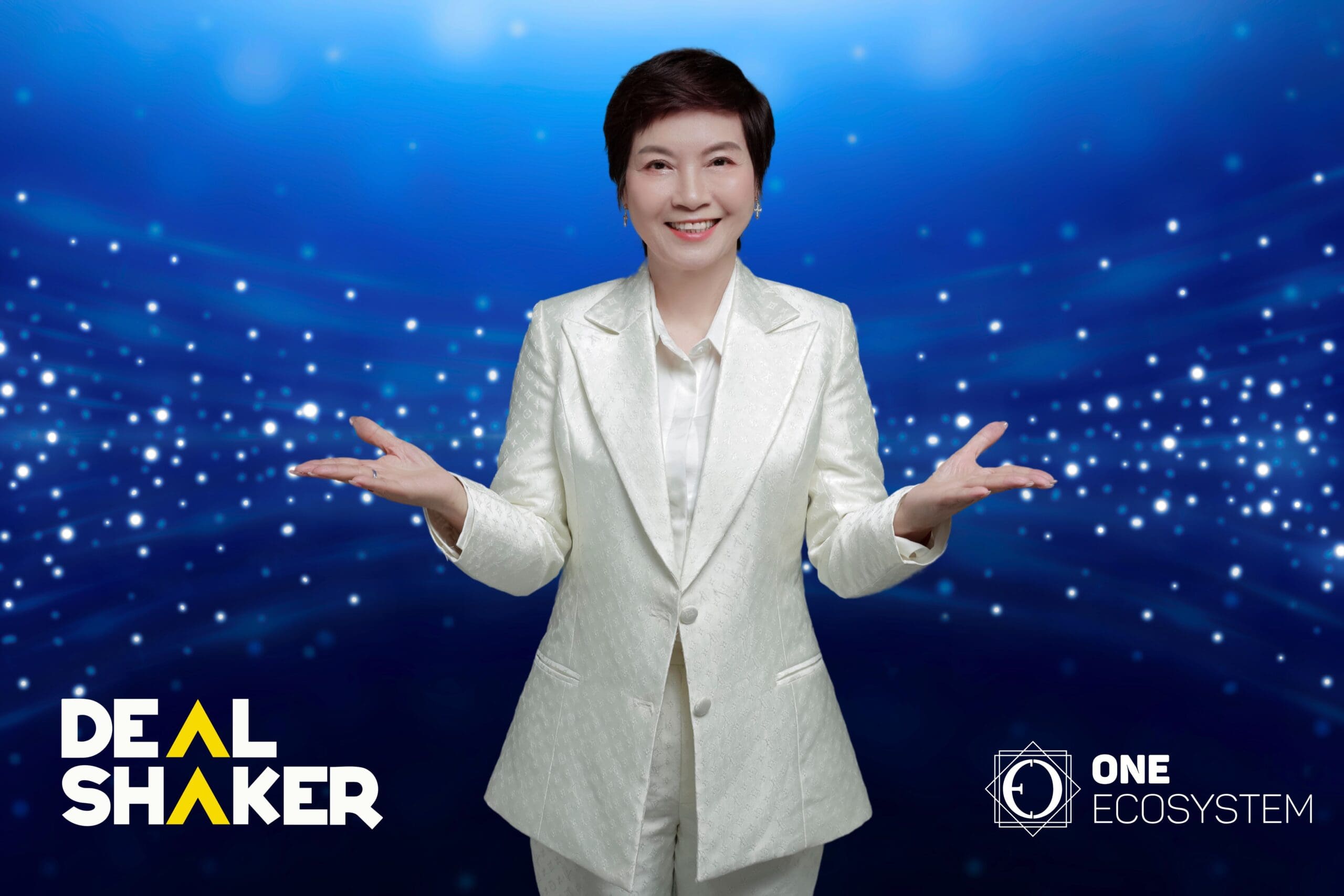O siluetă într-un costum alb stă cu brațele întinse și un zâmbet pe un fundal albastru, întruchipând farmecul Vietnamului. Logo-urile "Deal Shaker" și "One Ecosystem" sunt afișate în colțuri, evidențiind strategiile eficiente de promovare a vânzărilor.