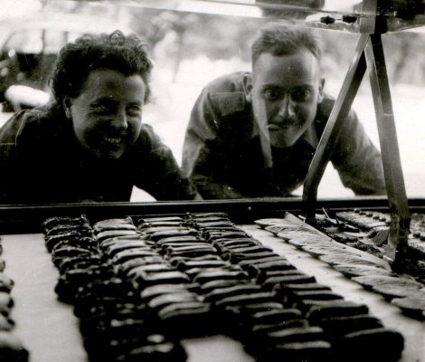 Monsieur Richard et sa femme… m’ont invité il y a un mois environ