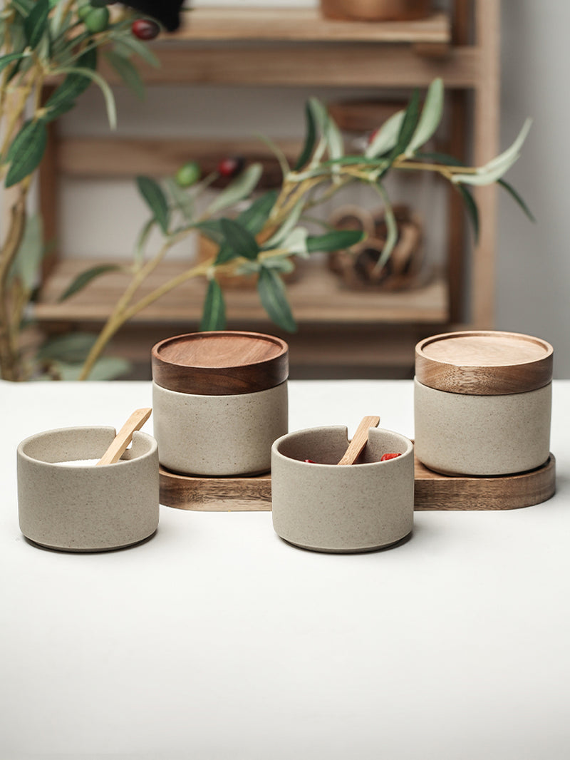 Pot d’assaisonnement de cuisine en céramique trois pièces costume simple pot de sel plateau en bois d’acacia avec couvercle