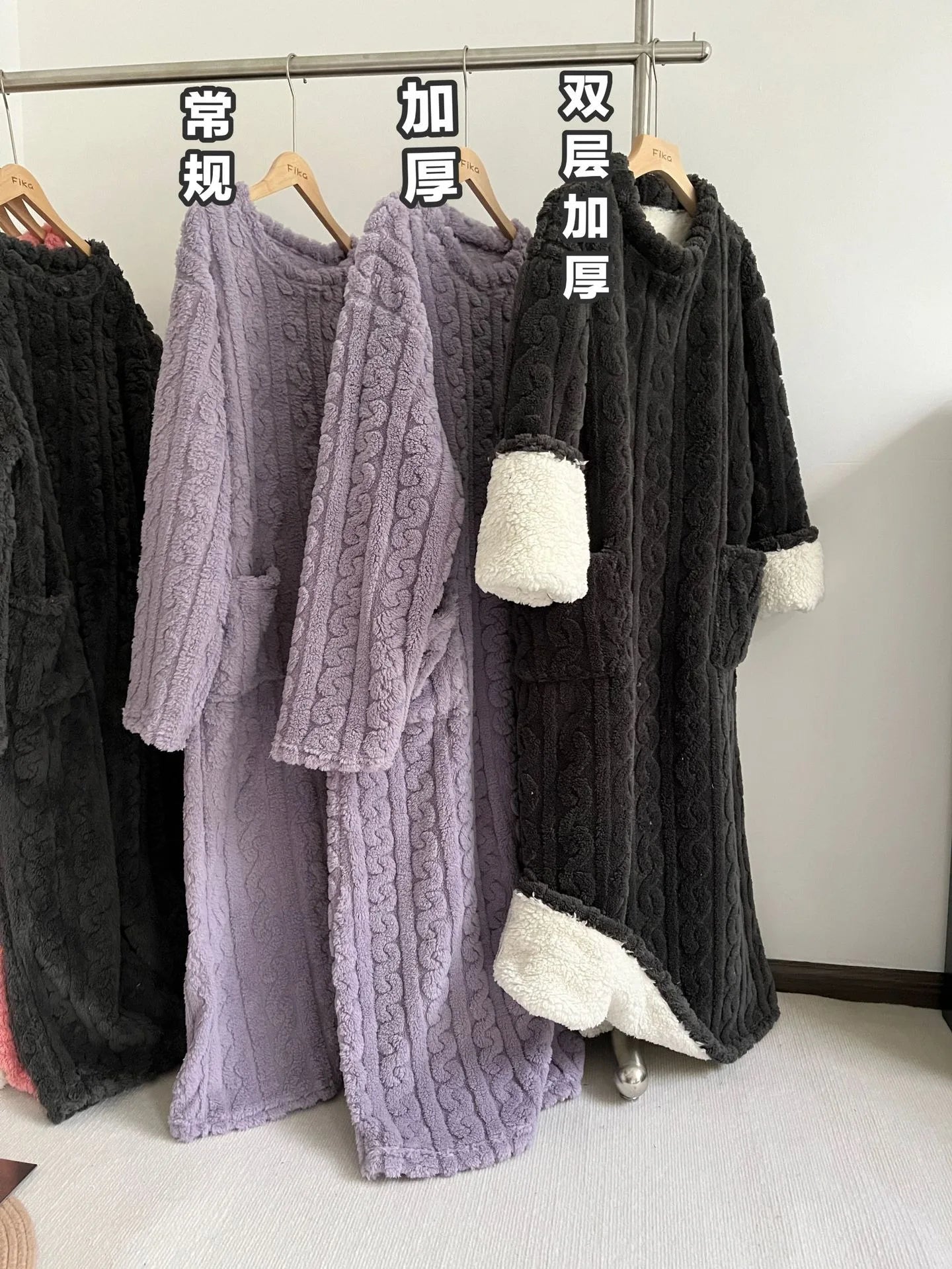 Verdikte warme plus size dames pyjama flanellen winter gestreepte koraal fluwelen nachtmode badjas uit één stuk